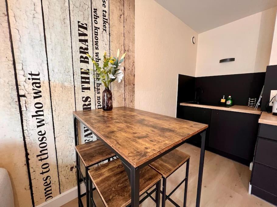 Appartement Climatise 4Prsn Au Pied De La Citadelle Besançon Exteriér fotografie